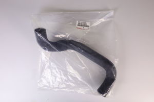 Water Tank Outlet Pipe 16572-28200 for Toyota Previa