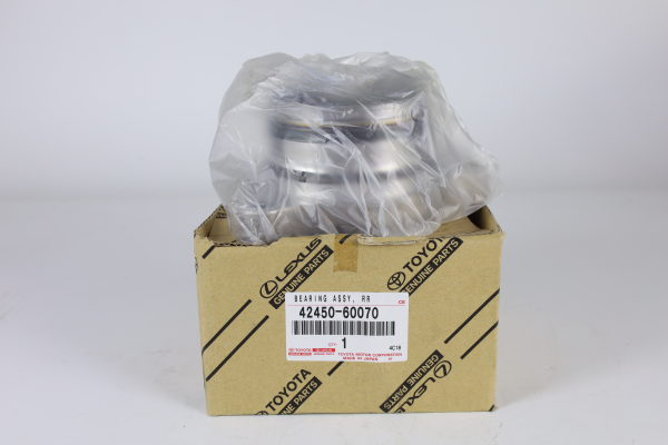 Rear Axle Hub with Bearing 42450-60070 for Toyota Land Cruiser